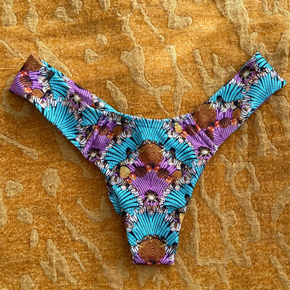 MONTCE uno bikini bottoms. Size XS